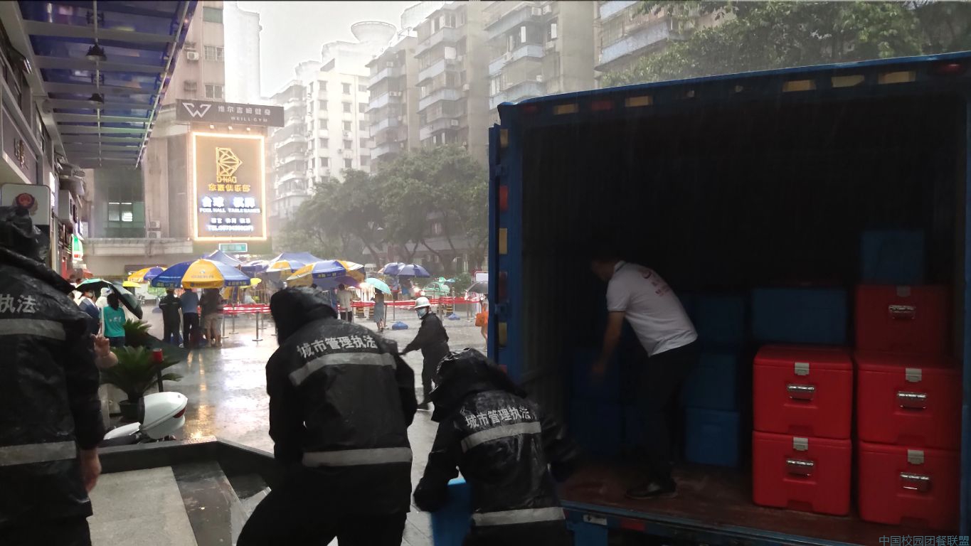 新冠无情，人间有爱——中国校园团餐联盟成员单位蒸烩煮（国际）食品集团为防疫人员无偿供餐